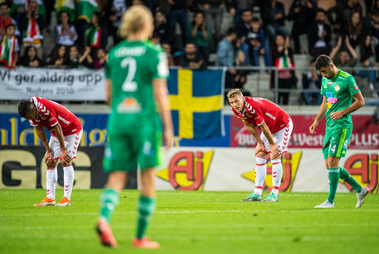 Kalmars Papa Alioune Diouf och Viktor Elm deppar