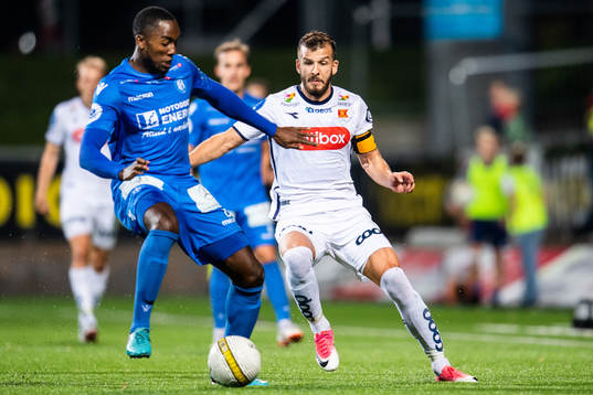 Calvin Mac-Intosch of Notodden and Zlatko Tripic of Viking