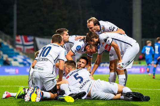 Axel Andresson of Viking celebrates with teammates