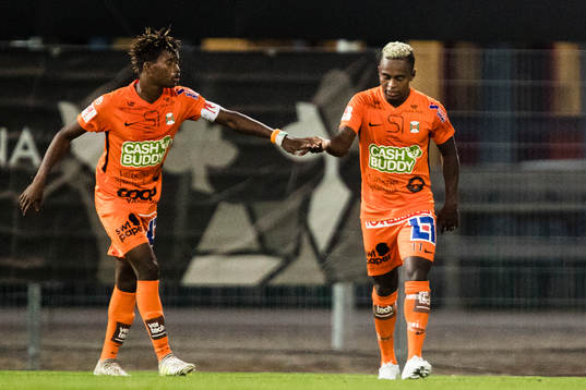 Varbergs Adama Fofana och Nahom Girmai Netabay jublar