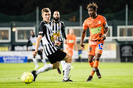 Landskronas Alfons Sampstedt och Varbergs Adama Fofana