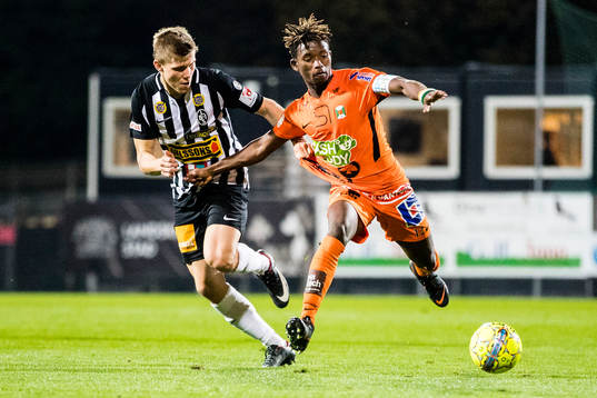 Landskronas Alfons Sampstedt och Varbergs Adama Fofana