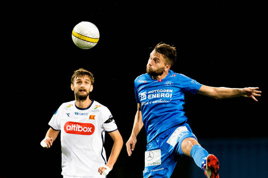 Johnny Furdal of Viking and Martin Holmen of Notodden