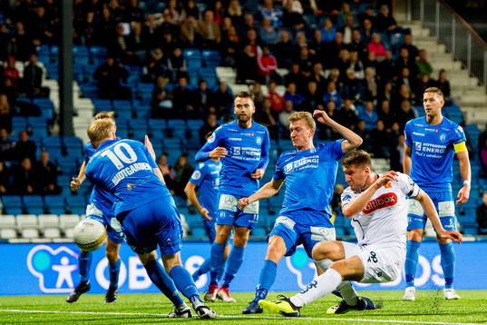 Axel Andresson of Viking scores 1-2
