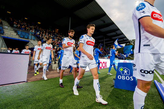 Johnny Furdal and André Danielsen of Viking enter the pitch
