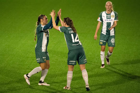 Hammarbys Lauren Kaskie jublar med lagkamrat Hanna Lundqvist