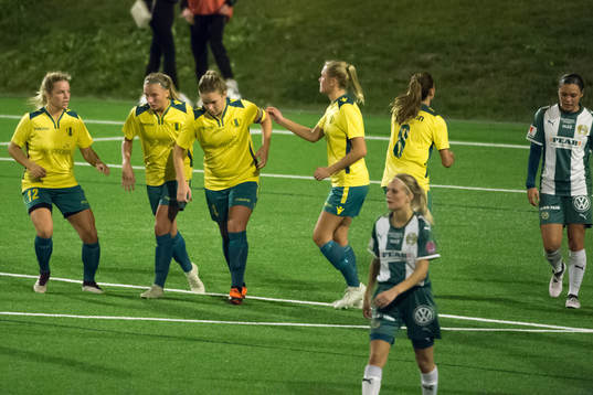 Bollstanäs Sabina Lundström gör 3-1 på straff