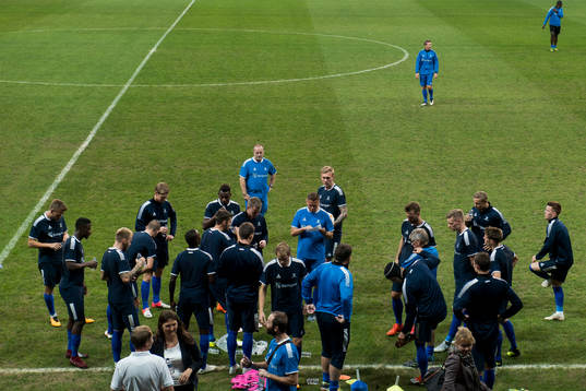 Geir Bakke, head coach of Sarpsborg 08, and the players of