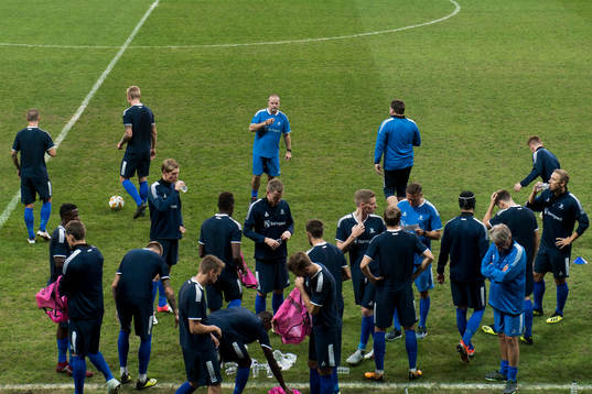 Geir Bakke, head coach of Sarpsborg 08, and the players of