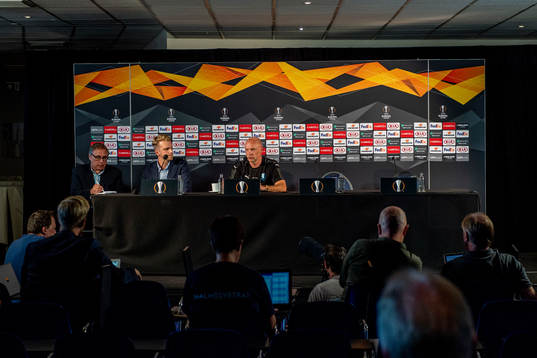 Press officer Fredrik Stjernström and head coach Uwe