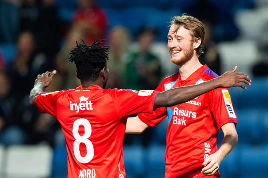 Helsingborgs Rasmus Jönsson och Mamudu Moro jublar