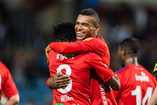 Helsingborgs Wanderson Do Carmo och Mamudu Moro jublar