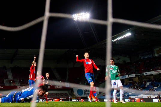 Helsingborgs Andri Runar  Bjarnason jublar