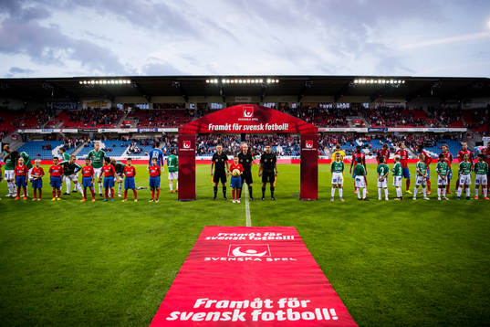 Spelarna står redo för lineup