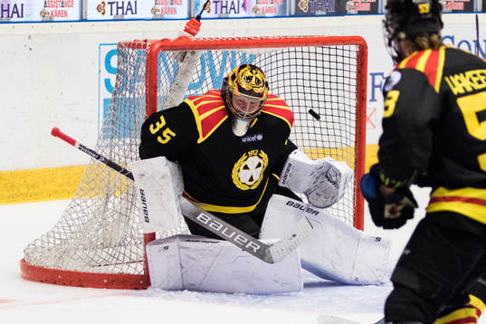 Brynäs målvakt Ellen Jonsson släpper in 2-2