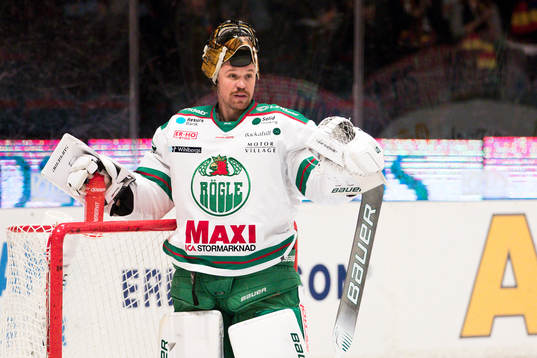 Rögles målvakt Justin Pogge deppar
