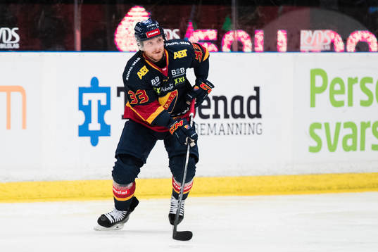 Djurgårdens Linus Hultström med pucken