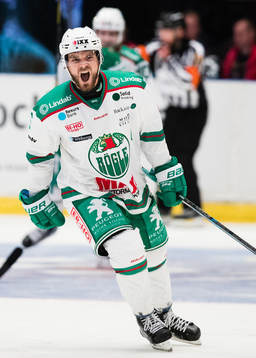 Rögles Craig Schira jublar