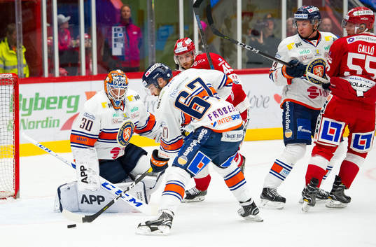Växjös Linus Fröberg målvakt Viktor Fasth och Timrås