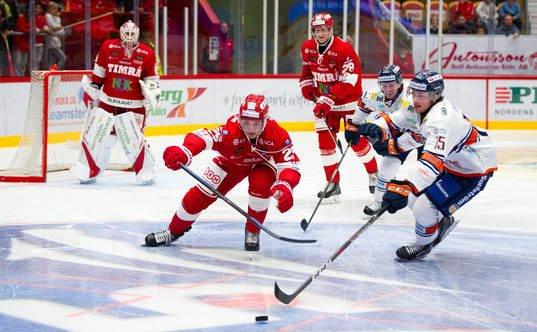 Timrås Emil Berglund och Växjös Dominik Bokk