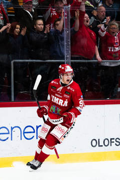 Timrås Filip Hållander jublar