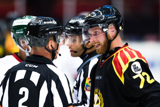Brynäs Joachim Rohdin i samtal med domaren