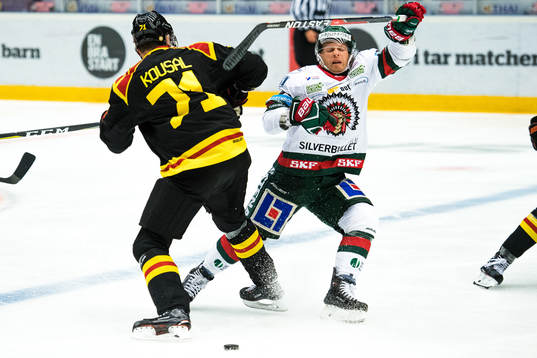 Brynäs Robert Kousal och Frölundas Ryan Lasch