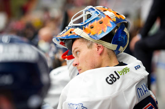 Växjös målvakt Viktor Fasth deppar
