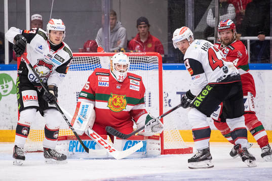 Malmö Redhawks Christoffer Forsberg framför Moras