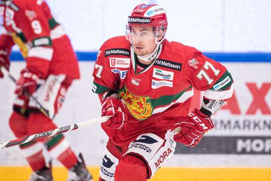 Moras Michael Keränen   i ishockeymatchen i SHL mellan
