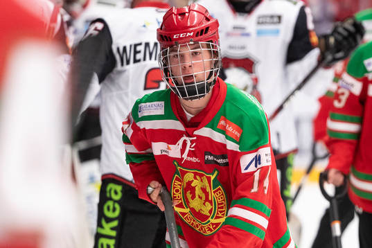 Moras junior skrapar isen i powerbrake i ishockeymatchen i