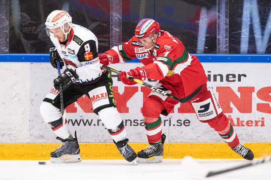 Malmö Redhawks Frederik Storm och Moras Erlend Lesund  i