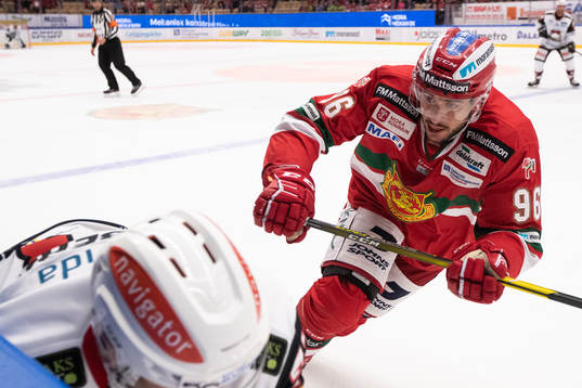 Moras Niki Petti  i ishockeymatchen i SHL mellan Mora och