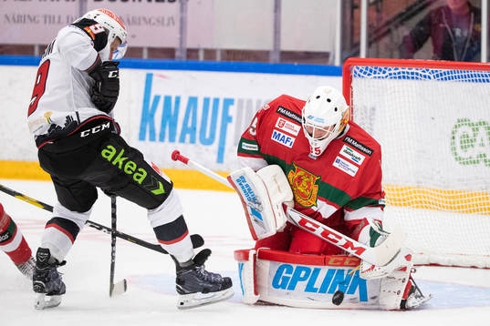 Moras målvakt Christian Engstrand räddar Malmö Redhawks