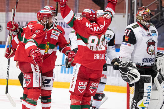 Moras Andrew Rowe och Mathias Bromé jublar