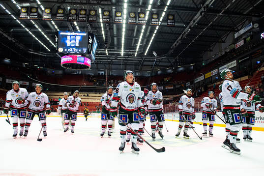 Frölundas spelare jublar