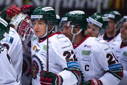 Frölundas Linus Nässén jublar med lagkamrater