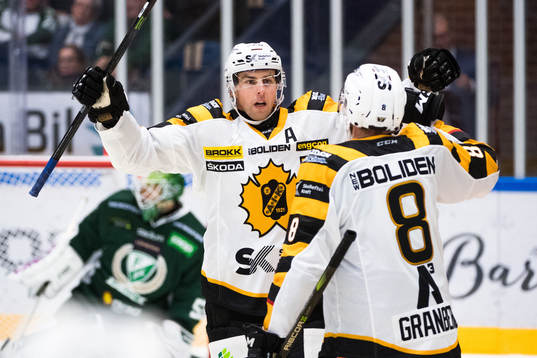 Skellefteås Joakim Lindström jublar