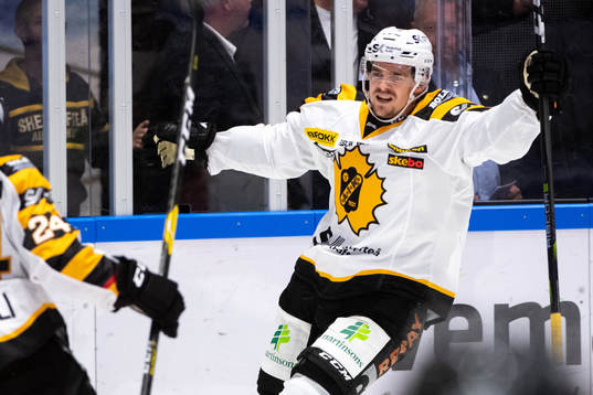 Skellefteås Emil Djuse jublar