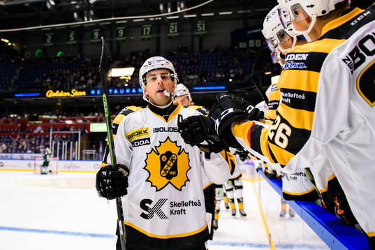 Skellefteås Joakim Lindström jublar