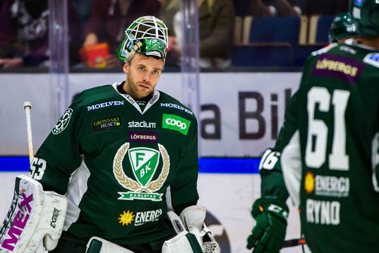 Färjestads målvakt Markus Svensson deppar