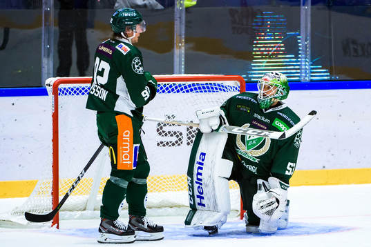 Färjestads Jesper Olofsson och målvakt Markus Svensson