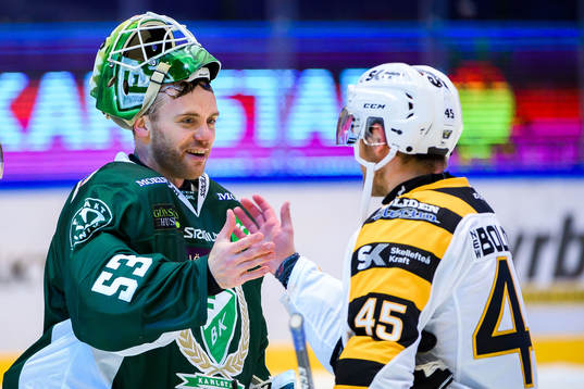 Färjestads målvakt Markus Svensson och Skellefteås Oscar