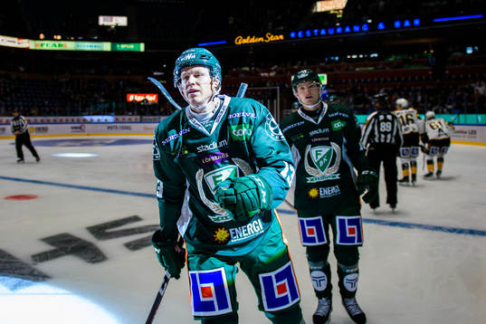 Färjestads Daniel Viksten jublar