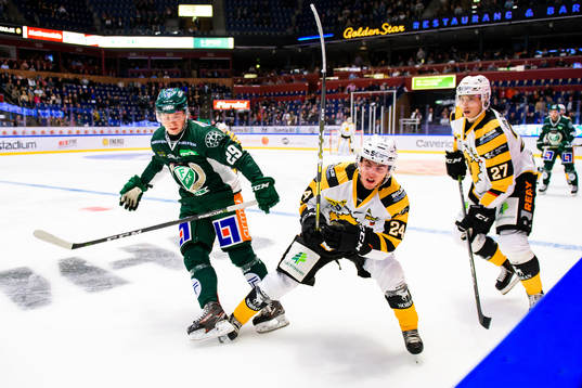 Färjestads Oskar Steen och Skellefteås Andreas Wingerli
