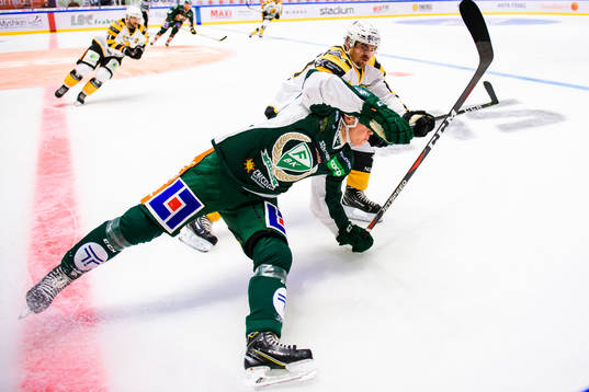 Färjestads Daniel Viksten och Skellefteås Emil Djuse