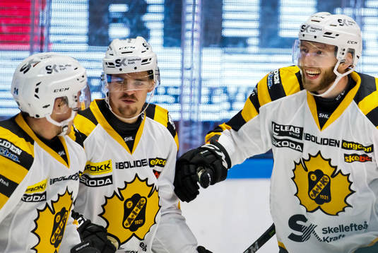 Skellefteås Emil Djuse gör 1-2 och jublar med Andreas
