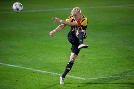 IFK Hässleholms Linus Svensson i matchen i division 2