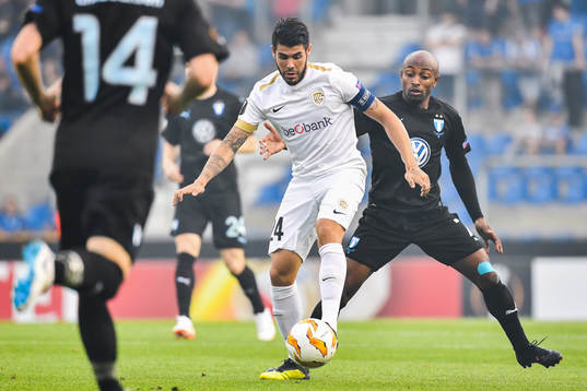 Alejandro Pozuelo of Genk and Fouad Bachirou of Malmö FF