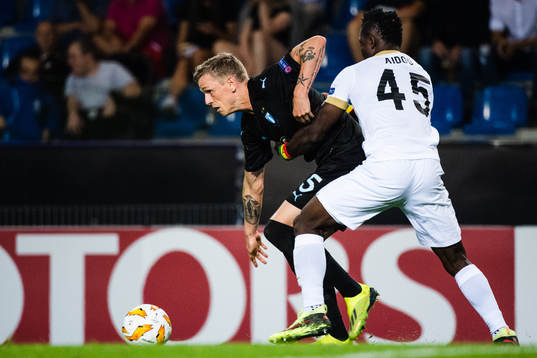 Sören Rieks of Malmö FF and Joseph Aidoo of Genk competes